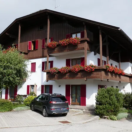 Alpenblick Apartment *